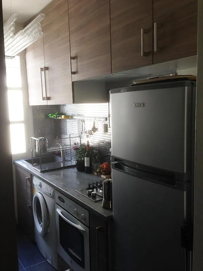 Guest house Stylish Flat With Balcony Facing South Hotel Paris