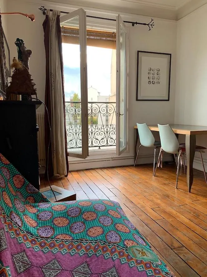 Stylish Flat With Balcony Facing South Hotell Paris Frankrike