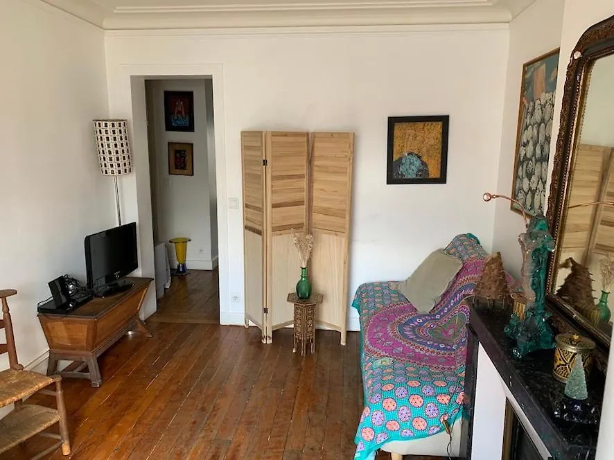 Stylish Flat With Balcony Facing South Hotell Paris