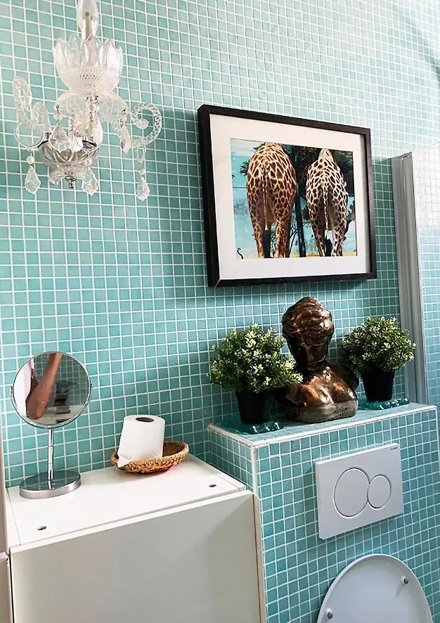Stylish Flat With Balcony Facing South Hotell Paris