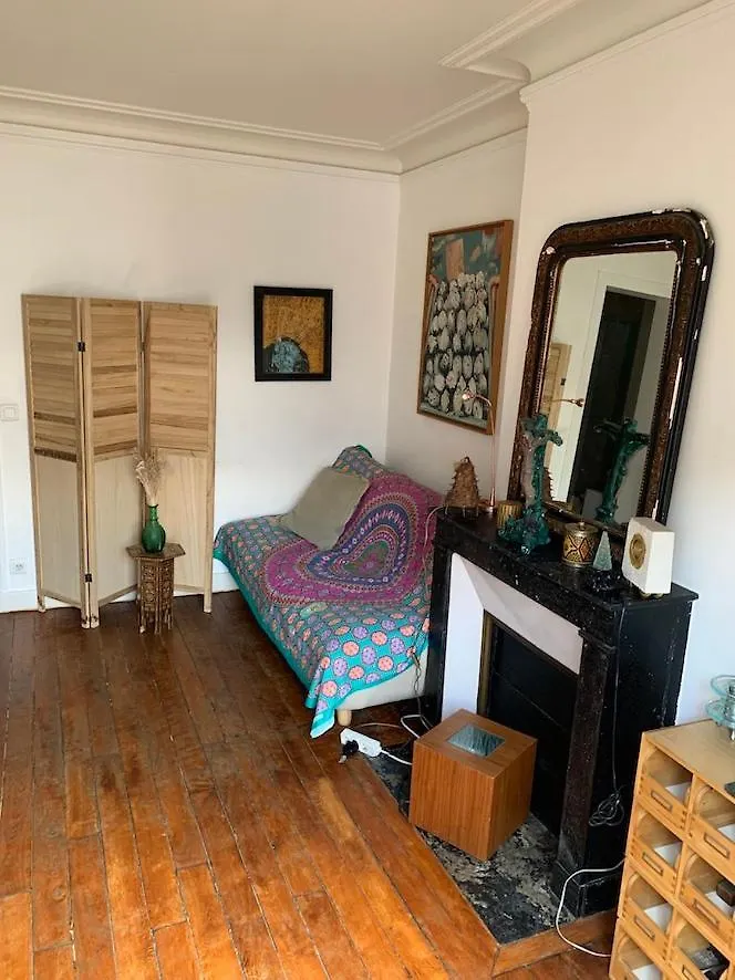 Stylish Flat With Balcony Facing South Hotell Paris