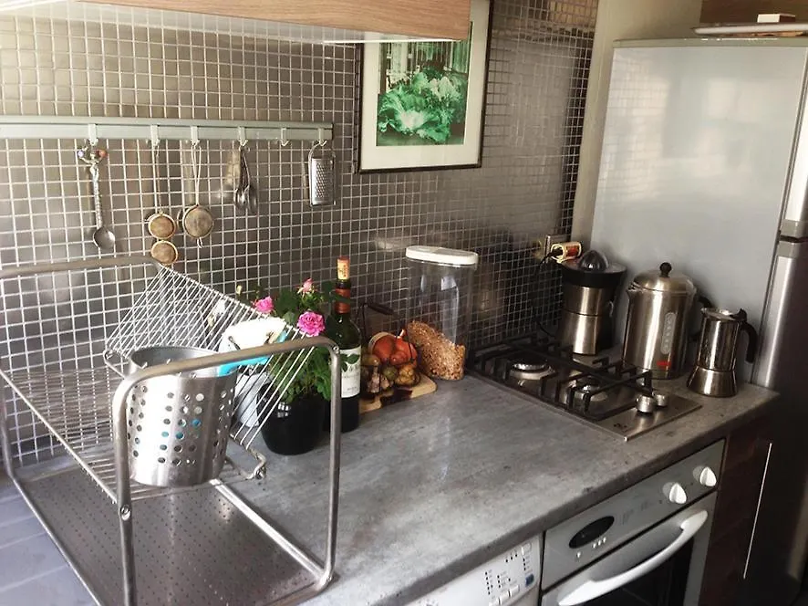 Stylish Flat With Balcony Facing South Hotell Paris 0*,  Frankrike