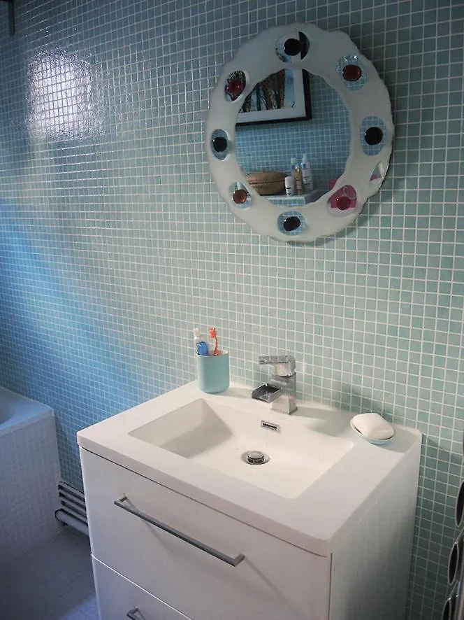Stylish Flat With Balcony Facing South Hotell Paris Pensionat