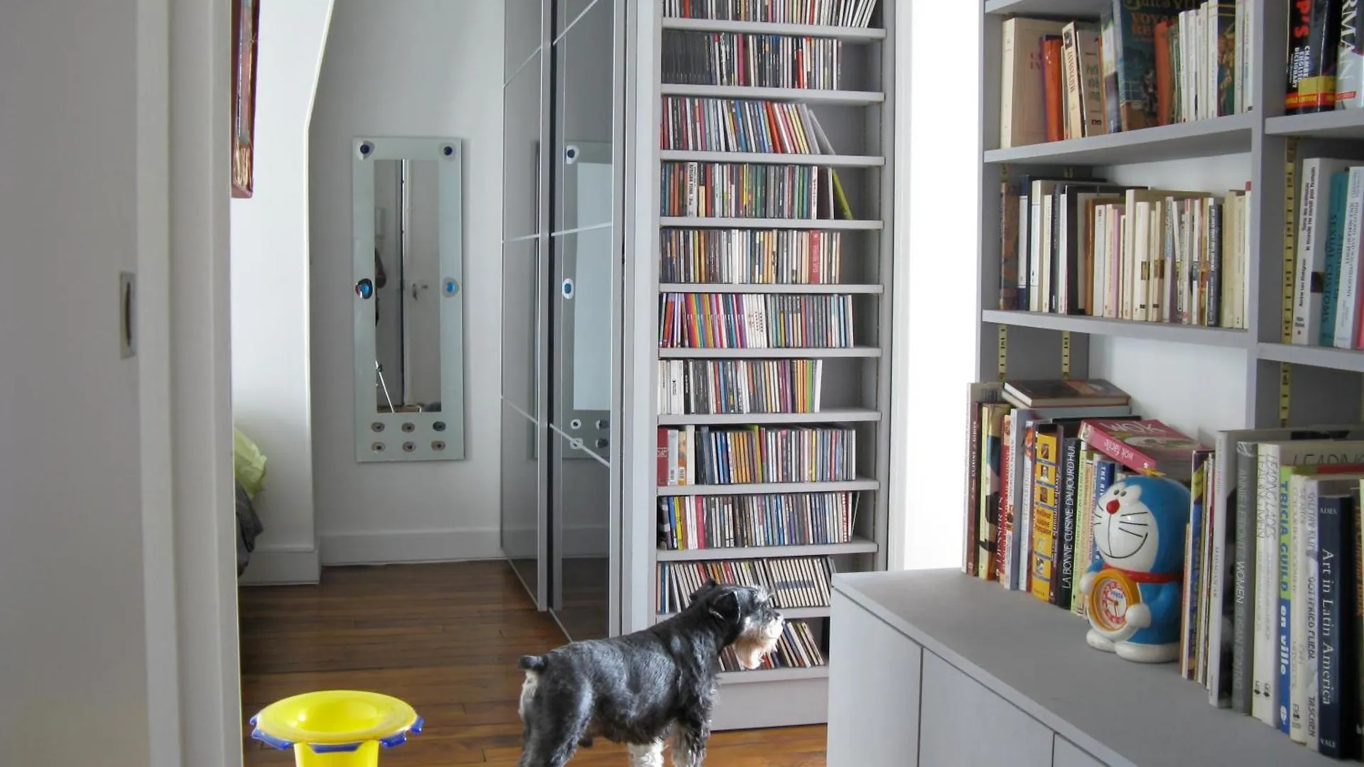 Stylish Flat With Balcony Facing South Hotell Paris